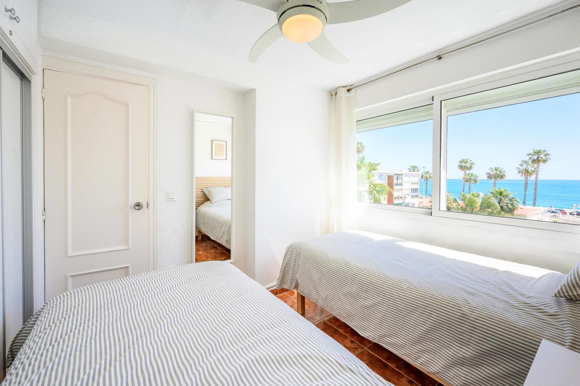 Sea View Apartment Бенальмадена Экстерьер фото